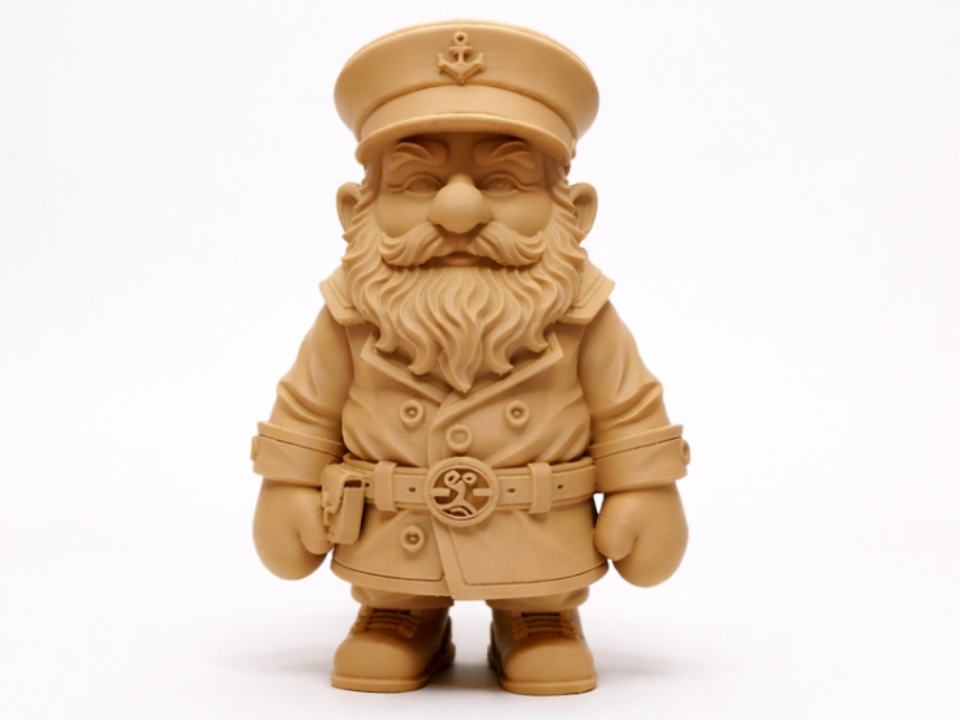 Kapitaensfigur mit Bart und maritimem Charme