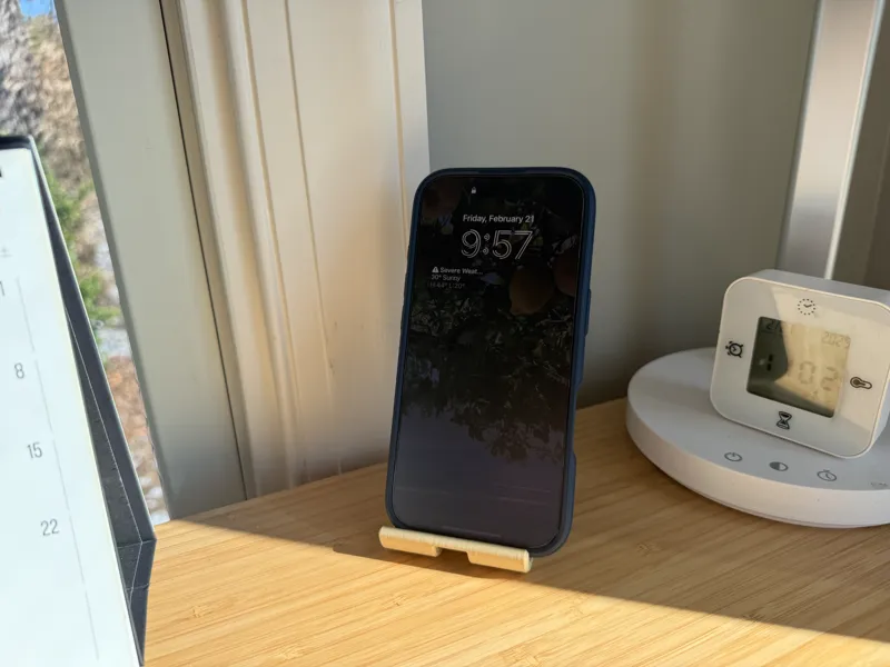 Modern and Minimalist Phone Stand
