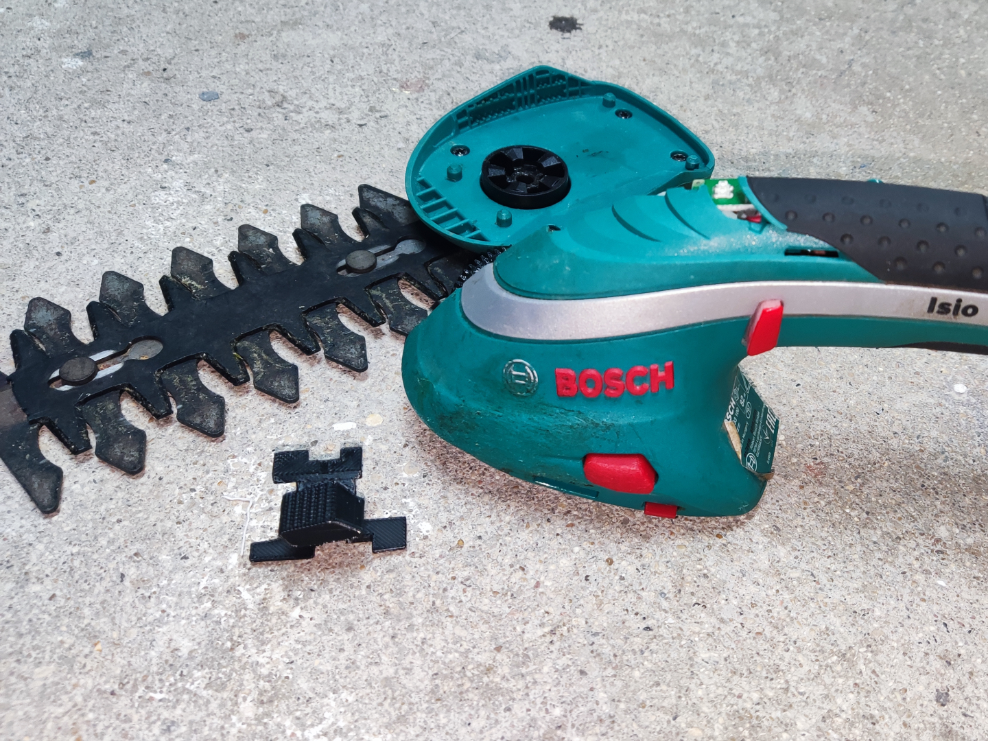 pièce fixation Bosch taille-herbes ref 0600833108