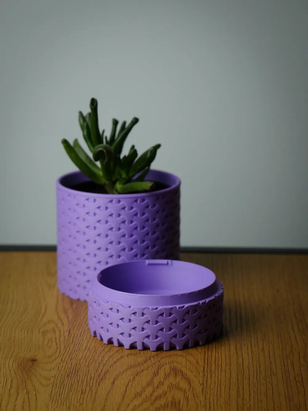 PLANTER WITH TWISTABLE DRIP TRAY - WEAVE - Free 3D Print Model - MakerWorld