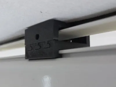 Bracket for mounting a busbar trunking