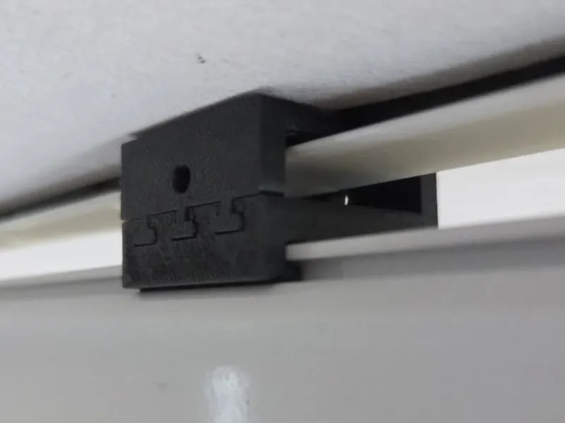 Bracket for mounting a busbar trunking
