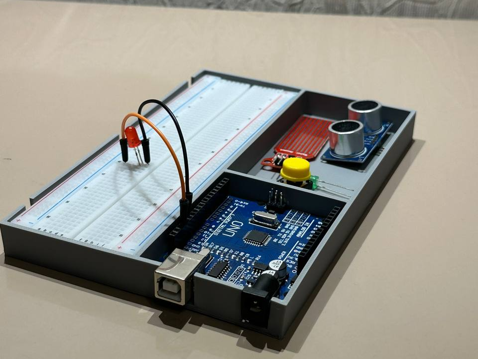 Minimalist Arduino Uno Lab Station & Project Tray