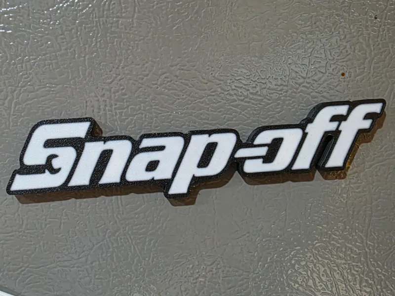 Snap-off toolbox badge