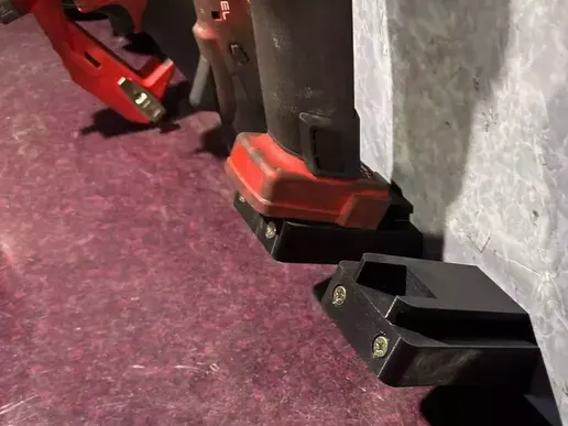 Milwaukee M18 tool holder 65degree angled