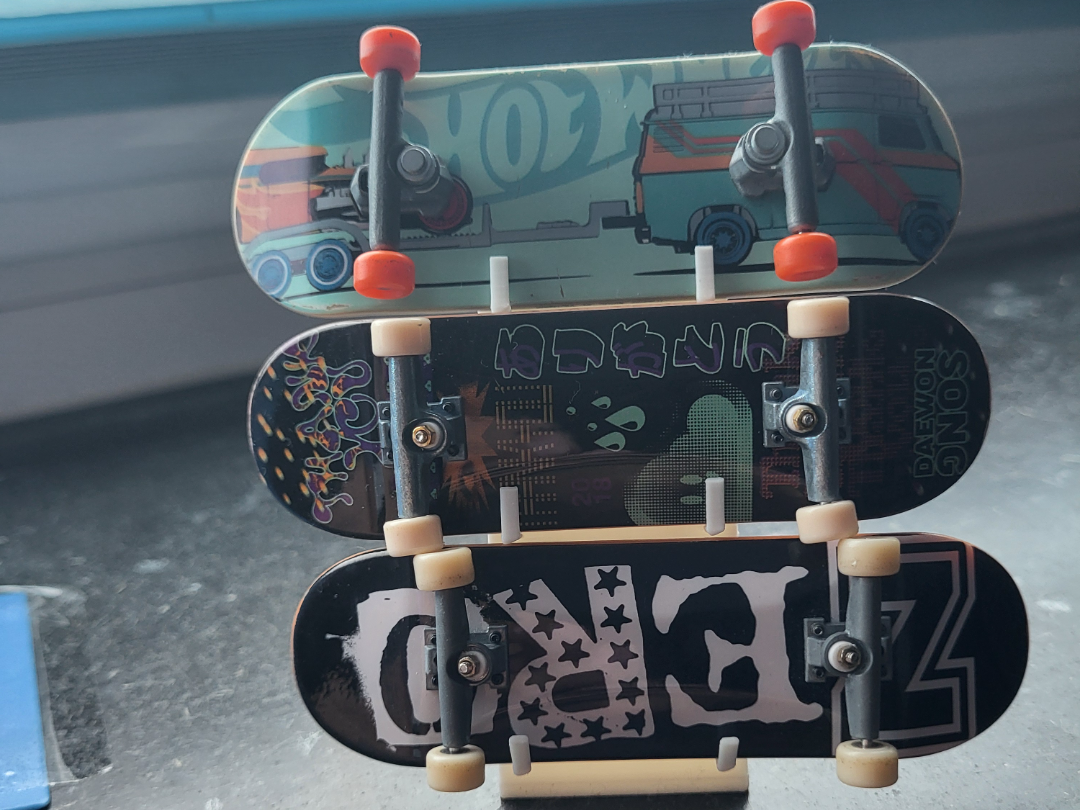 Fingerskateboard-Halterung