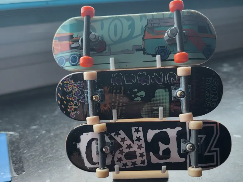 Fingerskateboard-Halterung