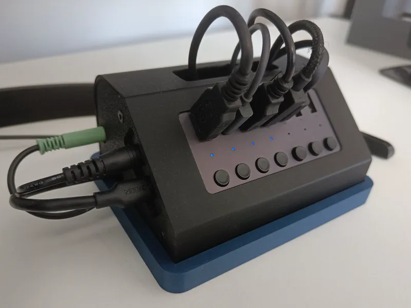 UGREEN USB Hub Desk Mount