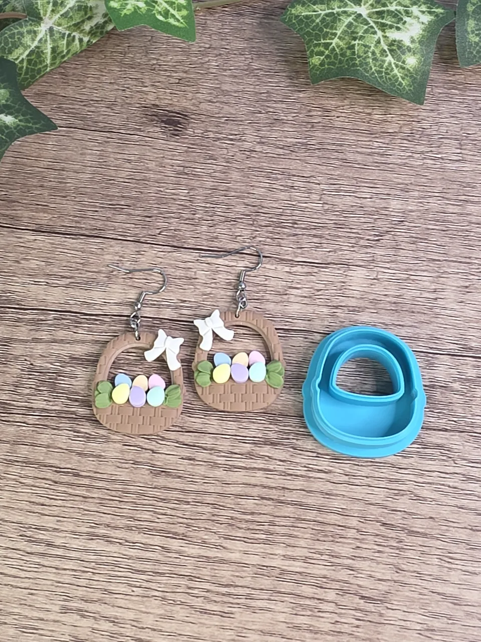 Easter Basket earring cutter with bow view 3