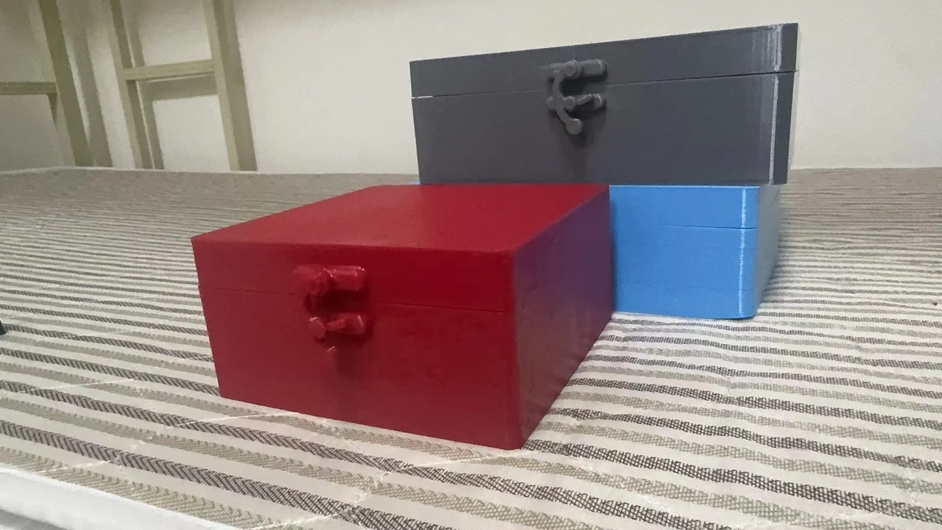 Miniatura 1 do modelo 3D 拓竹工具配件收纳盒 老能装 老盒子 收纳盒 收纳箱 可开关大号 小号2种尺寸，可叠加。