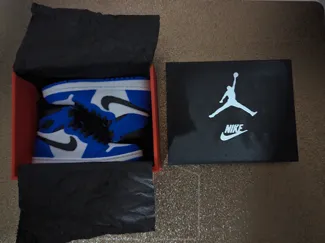 SHOE BOX FOR JORDAN SHOES (pls upload some pics)