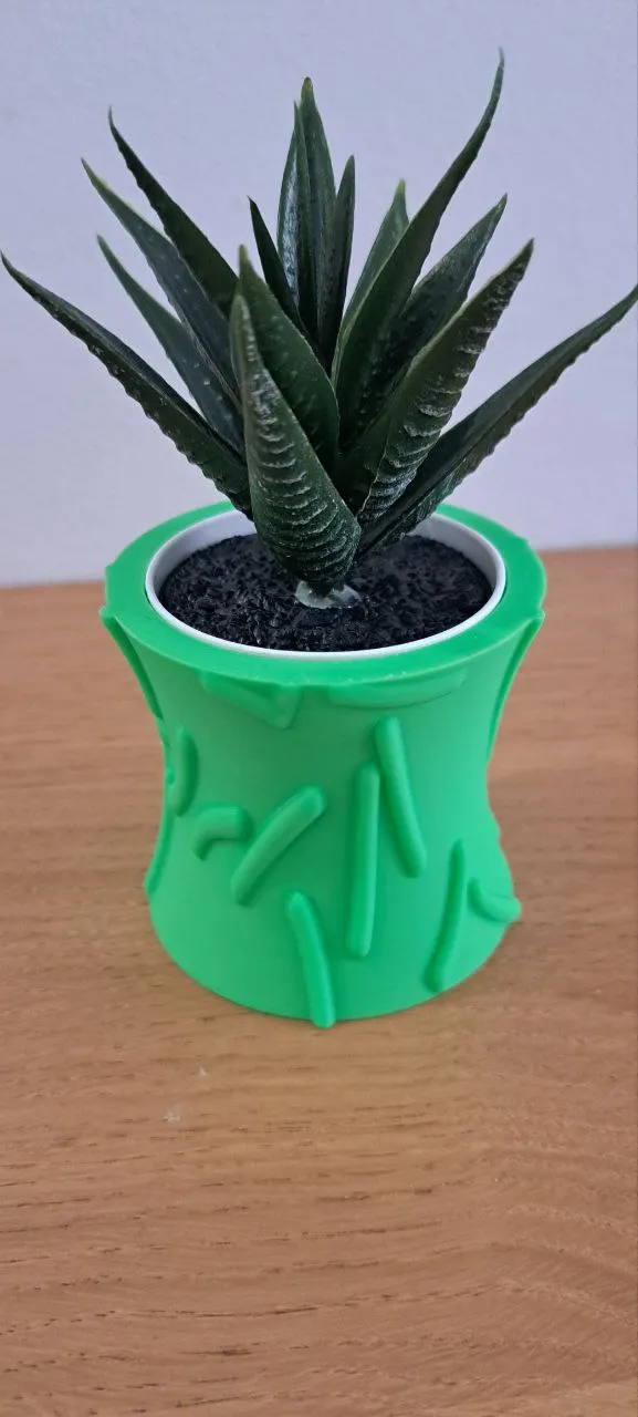 worms vase 