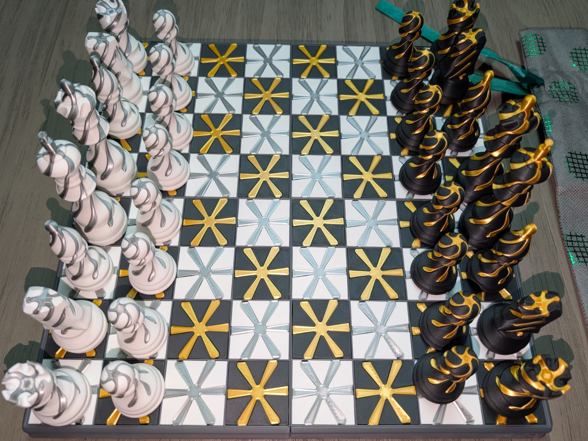 Miniatura 1 do modelo 3D Impossible Passthrough Chess Board