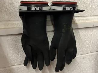 Kubi Dry Glove Shelf/Bracket (90mm Nom Dia) (V1)