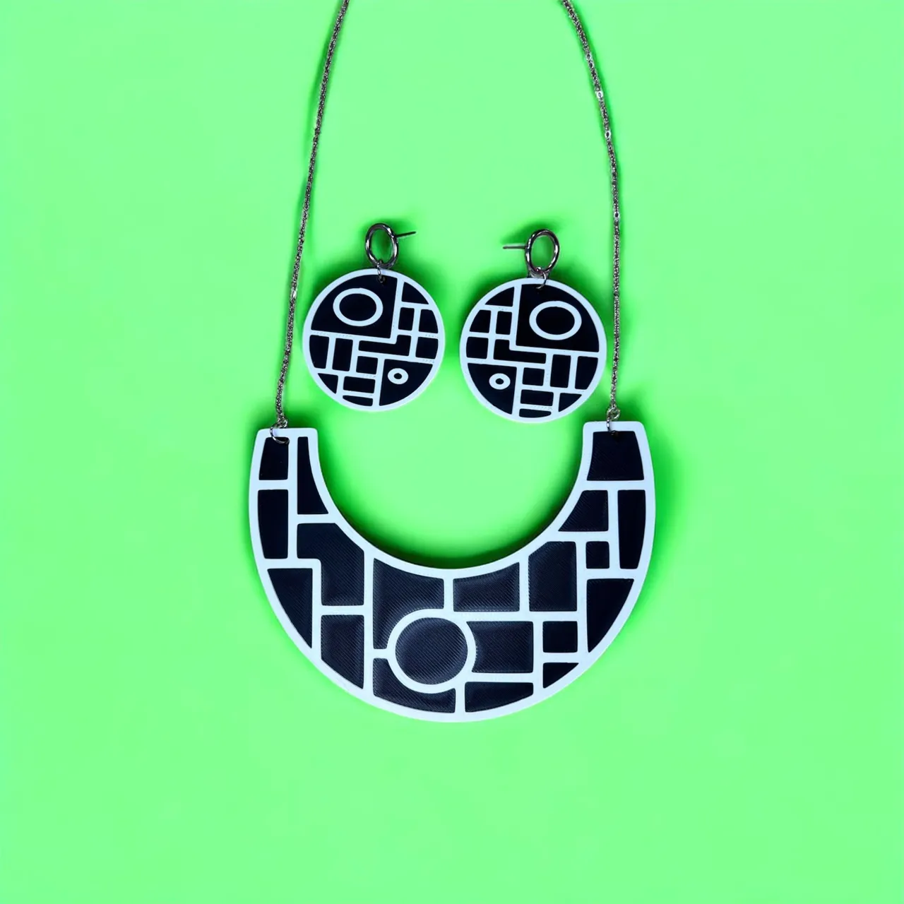 Set de pendientes y collar geométrico. 2 estilos view 3