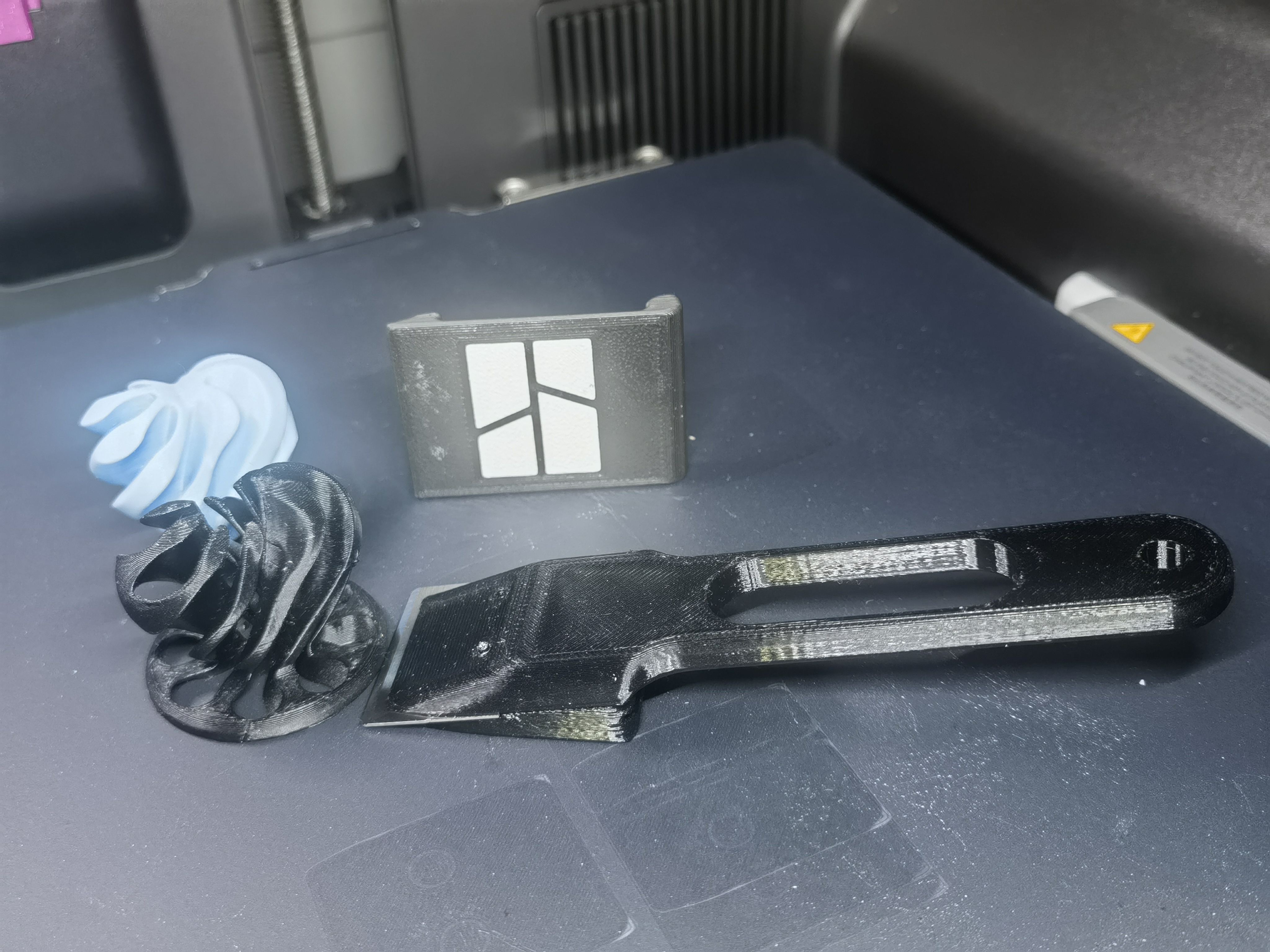 Miniatura 2 do modelo 3D P2S H2D必打热床铲刀 V2.0 安全 挂门铲刀 挂门刮刀 预制角度 不伤打印板 带保护罩更安全