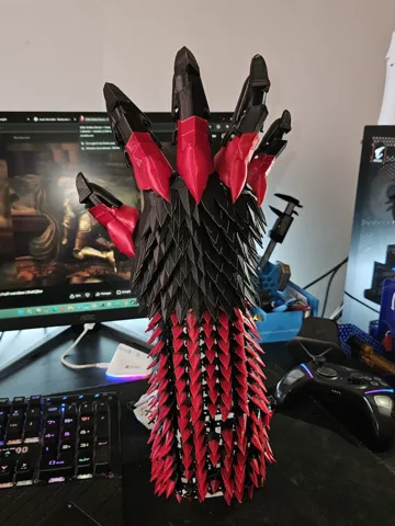Adorno temático: Articulated Dragon Gauntlet — vista de referencia 2