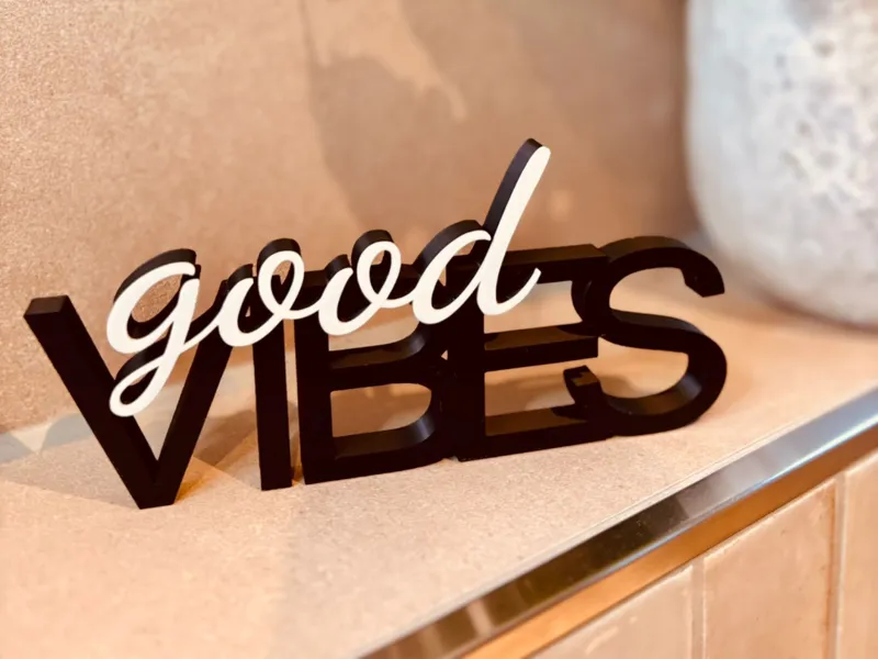 good Vibes Deko Schriftzug