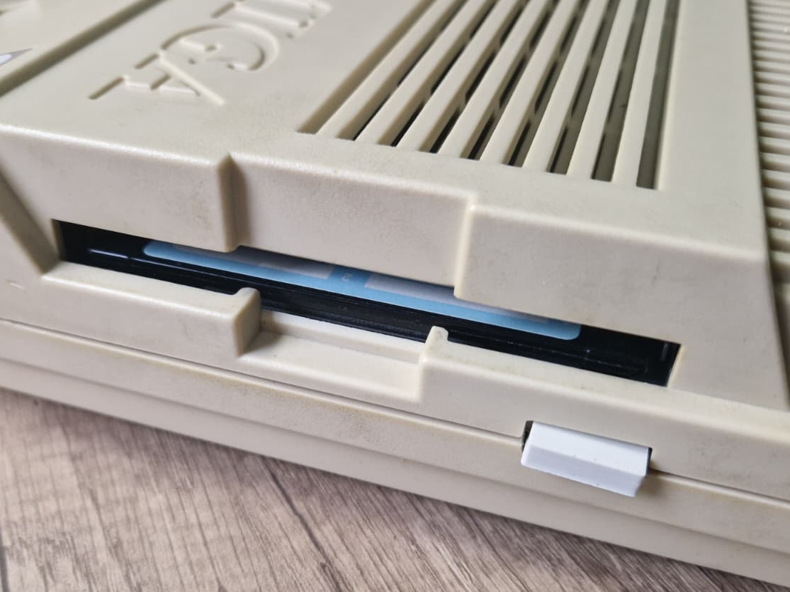 Amiga 500 Eject Button (for Chinon FZ-354)