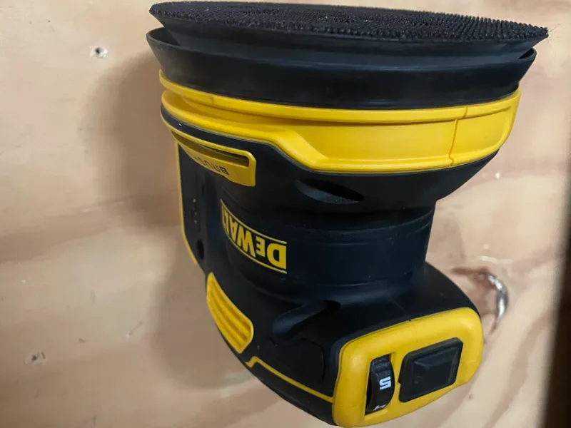 Halterung Dewalt DCW210 (Exzenderschleifer)