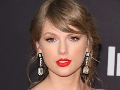 Taylor swift bust