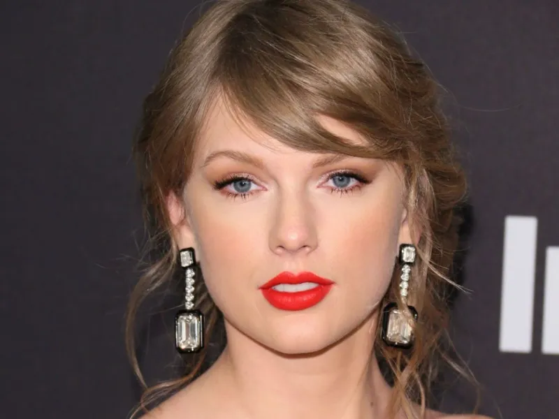 Taylor swift bust