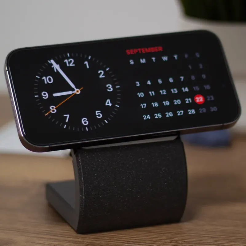 MagSafe Duo Stand (StandBy Mode)