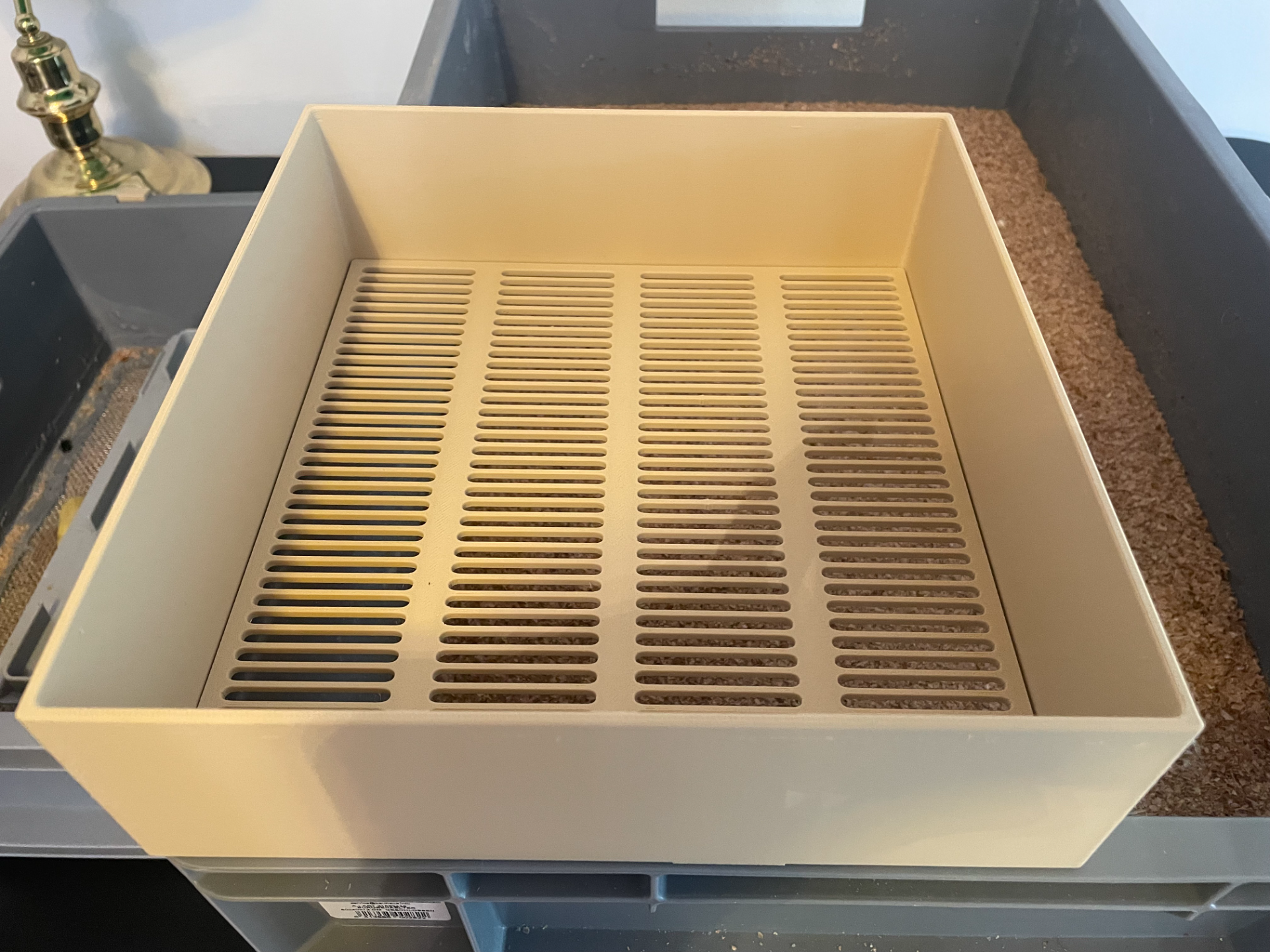 Largest possible mealworm sieves for 256mm bed