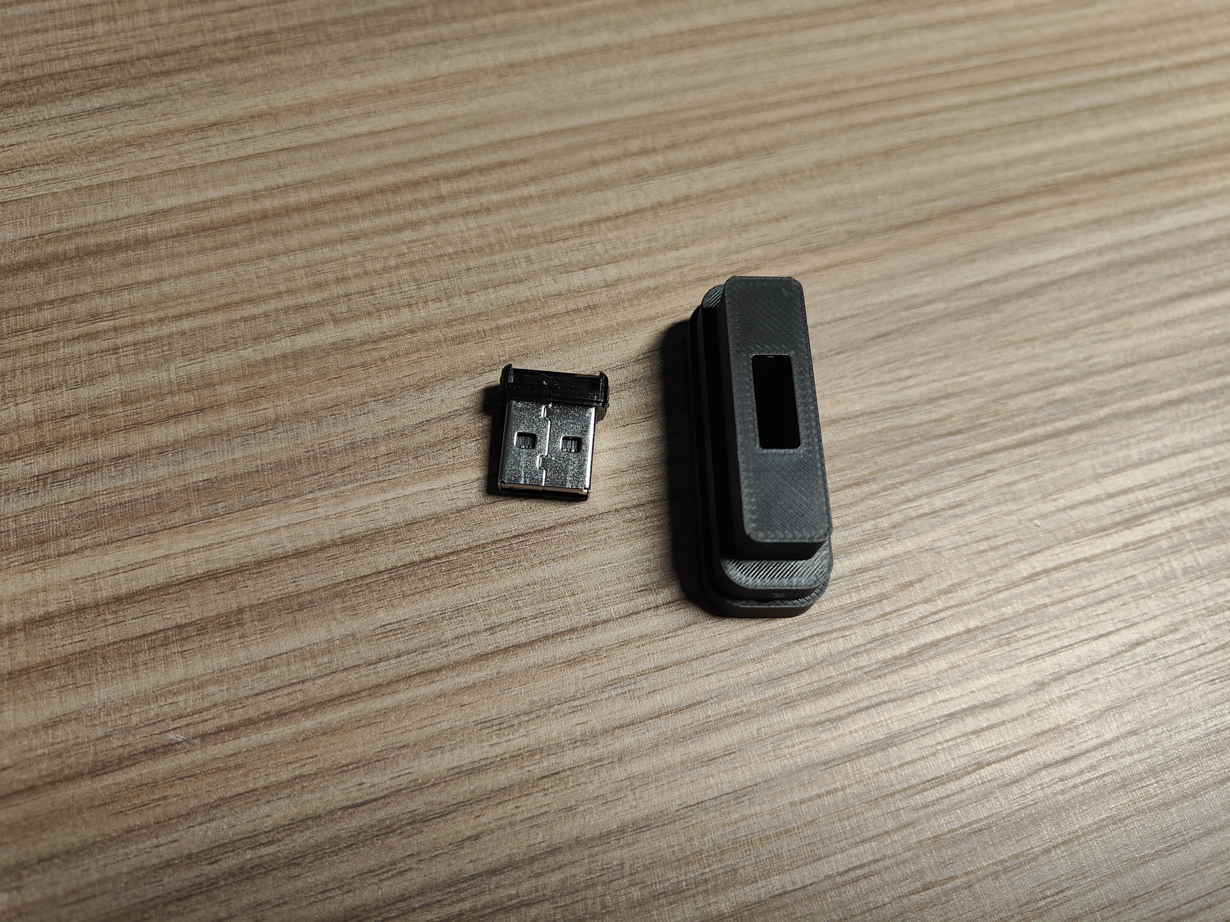 Miniatura 1 do modelo 3D SD/TF卡收纳盒带读卡器槽
