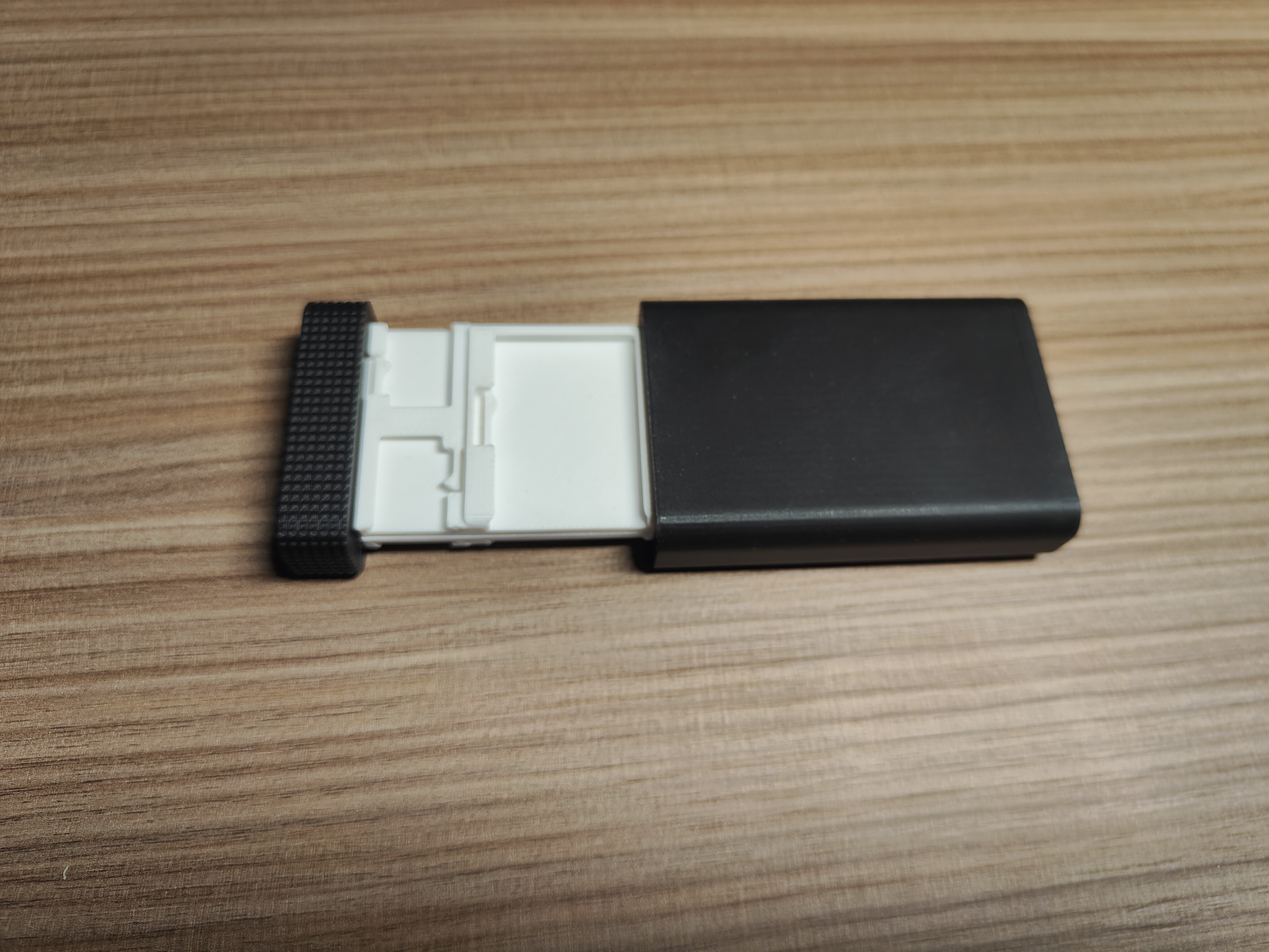 Miniatura 3 do modelo 3D SD/TF卡收纳盒带读卡器槽