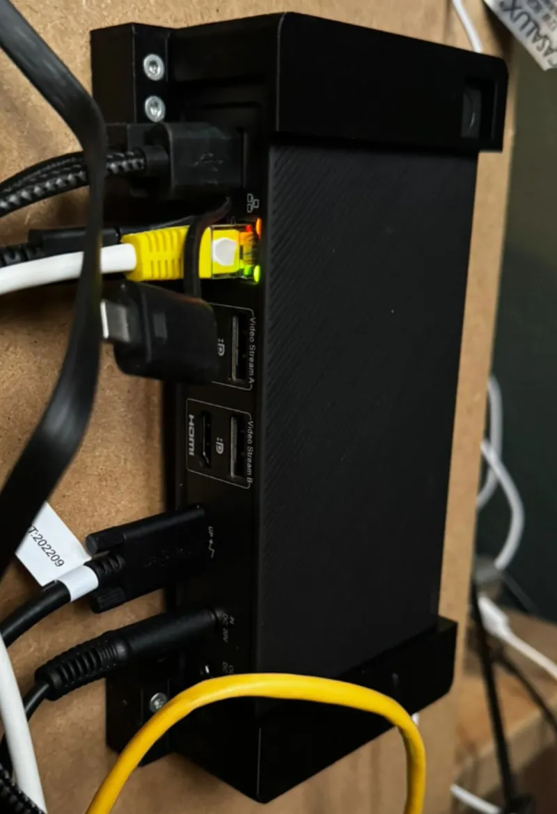 Targus Docking Station Links u. Rechts mit Abstand