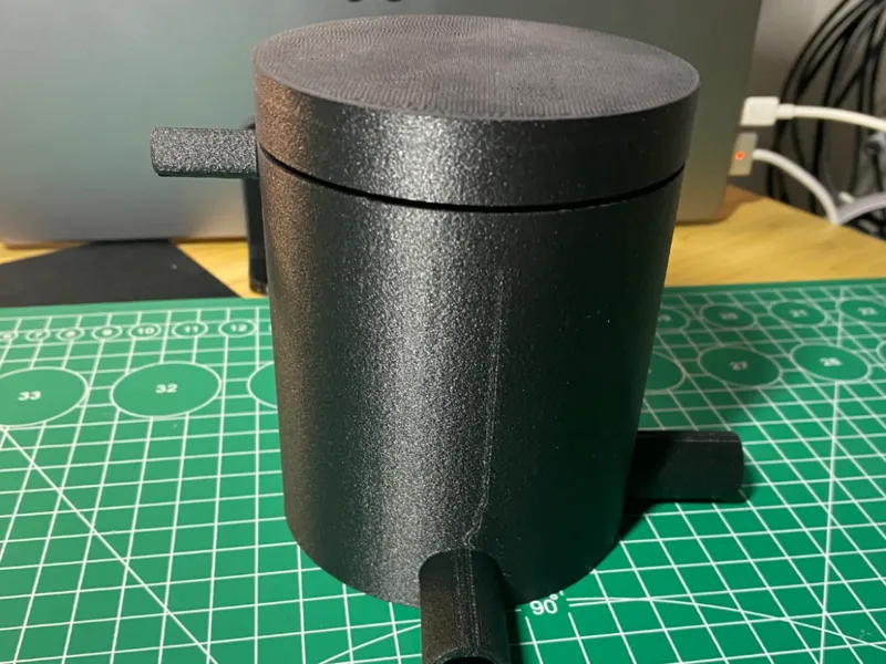 Oil catch container