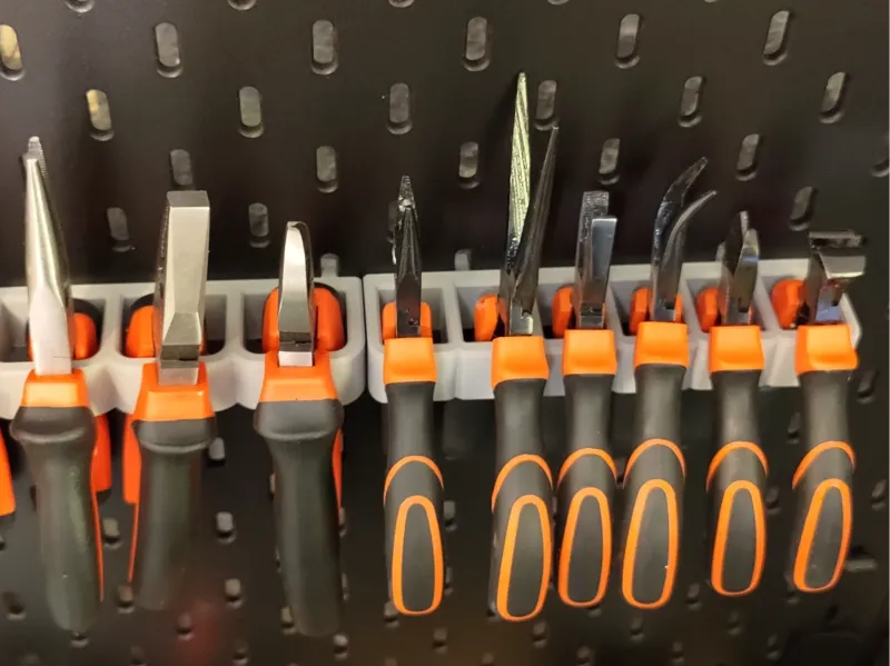 Small pliers holder for Skadis
