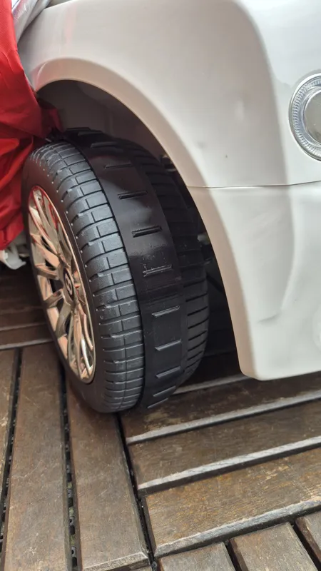 Ride on wheels tread