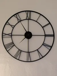 Horloge murale à chiffres romains — photo 9