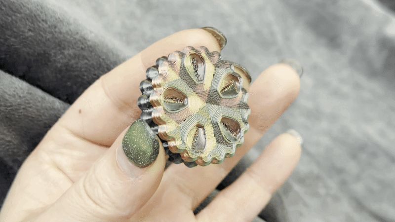Spin-Snap! - The spinny/snappy fidget!