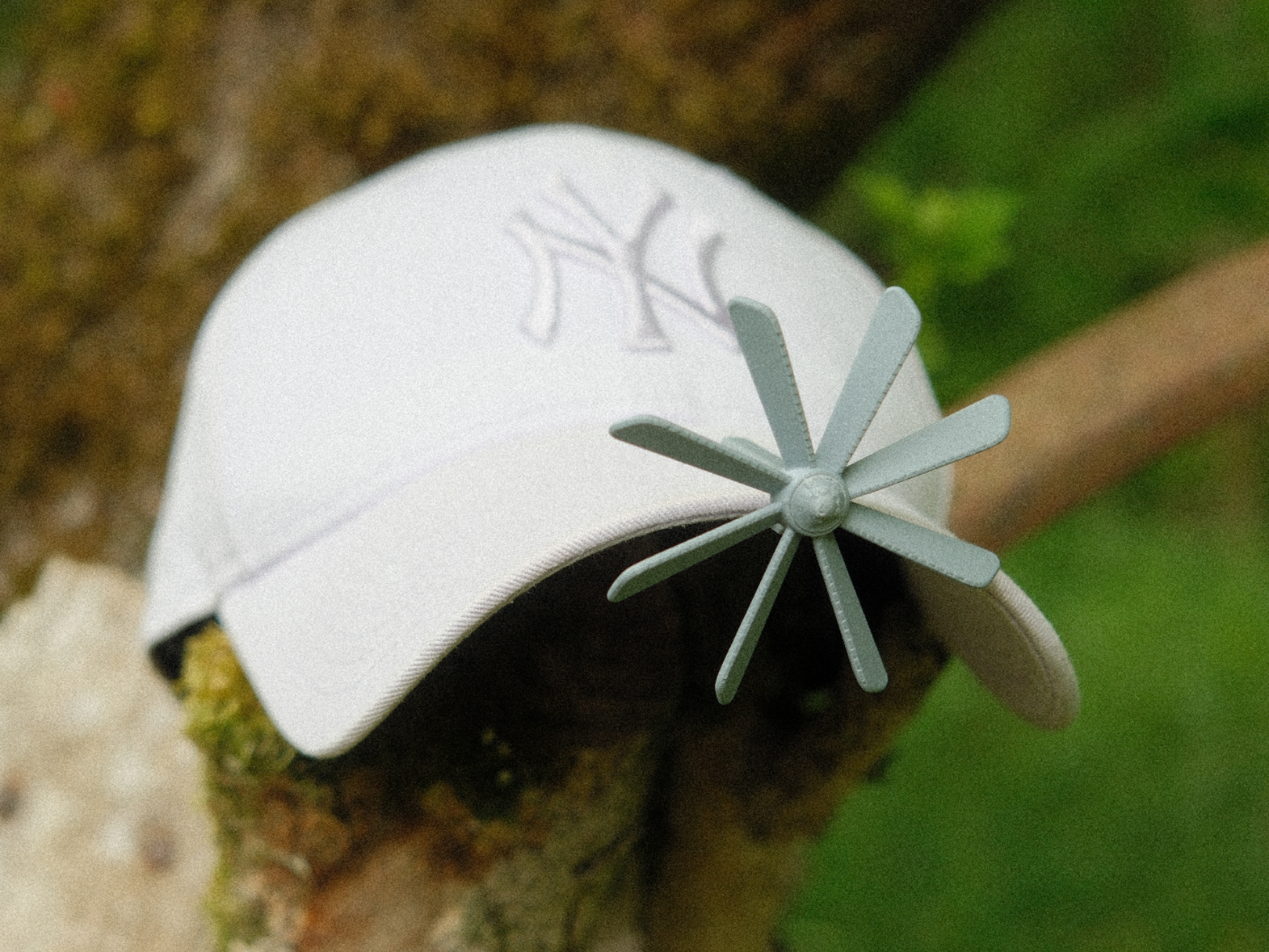 Cap/hat propeller