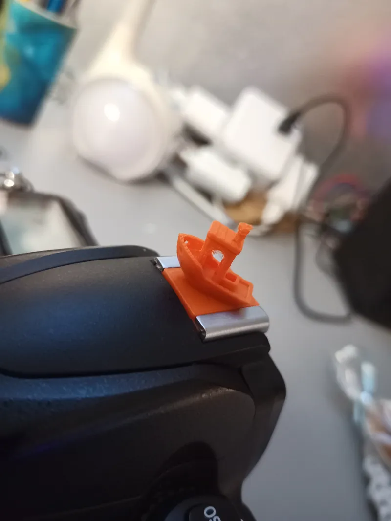 Hotshoe cover with Benchy