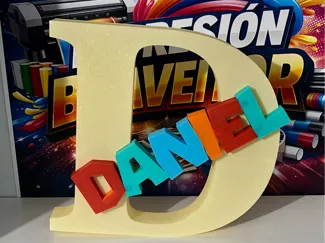 Letra D con nombre Daniel 