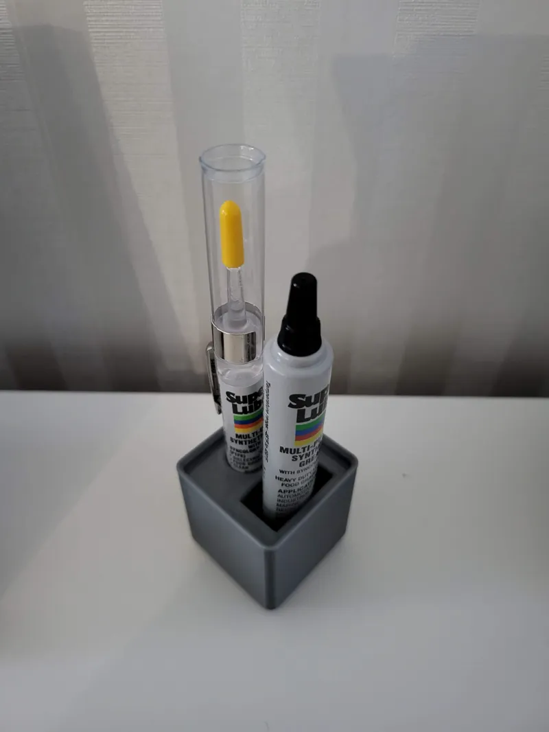 Gridfinity Bin for Super Lube 12g + Synthetic Oil 7ml