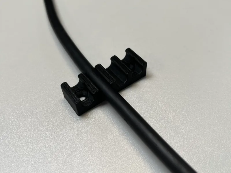 Kabelklemme für zwei, drei und vier Kabel