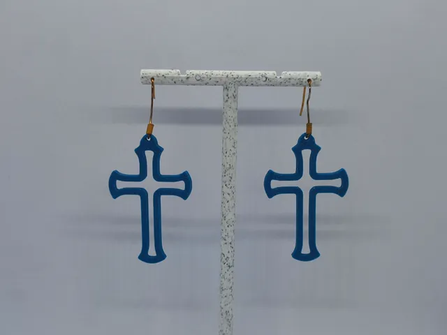 Aretes Cruz Gótica Moderna