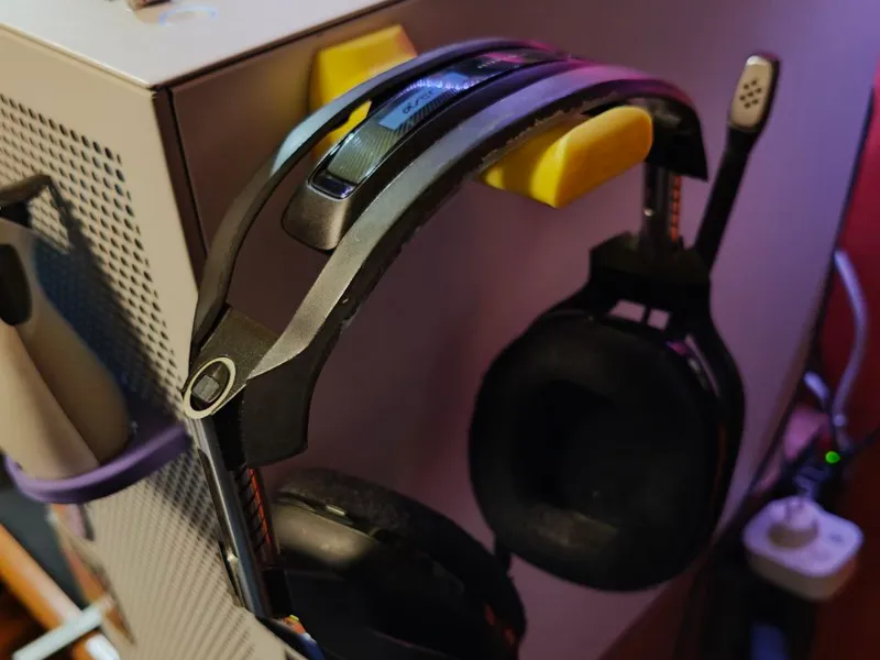 MAGNETIC HEADSET HOLDER