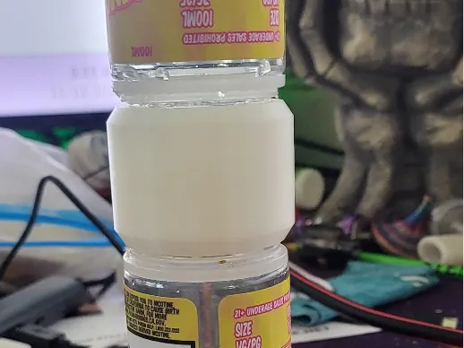 Entonnoir pour flacons de liquide à vapoter