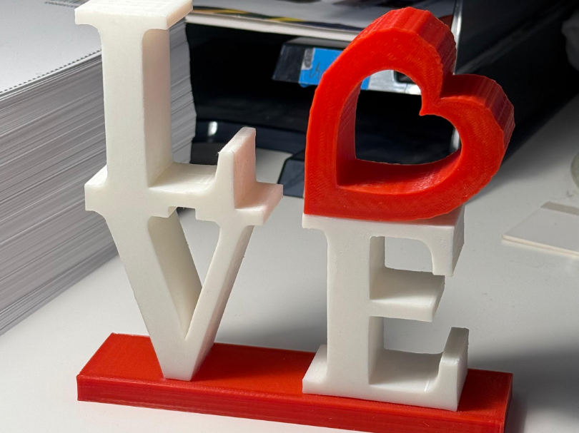 Modern Dual-Color LOVE Desk Sculpture - OHNE AMS!!