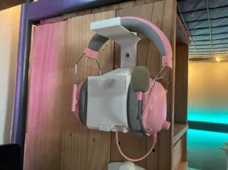 Stand for corded headphones