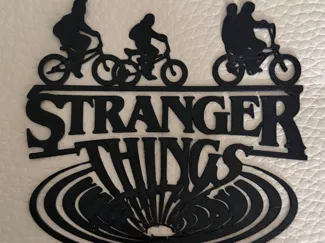 Stranger Things stampa a caldo su T-Shirt