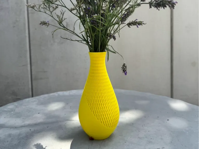 Design-Vase mit Gitternetz und Fuzzy Skin