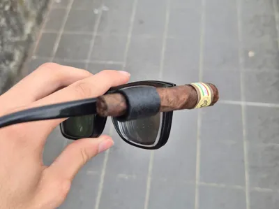 Toscano cigar holder for glasses and sunglasses