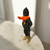 Фигурка на Daffy Duck в улично облекло